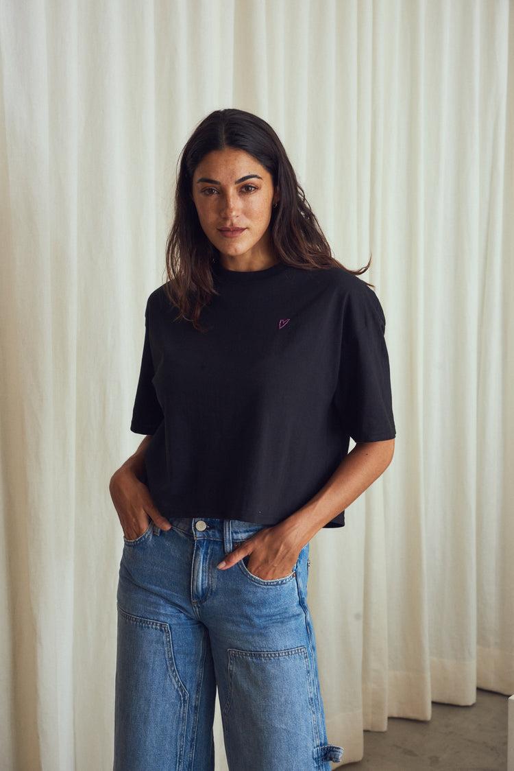Camille L.A. Black Heart Tee Venta caliente