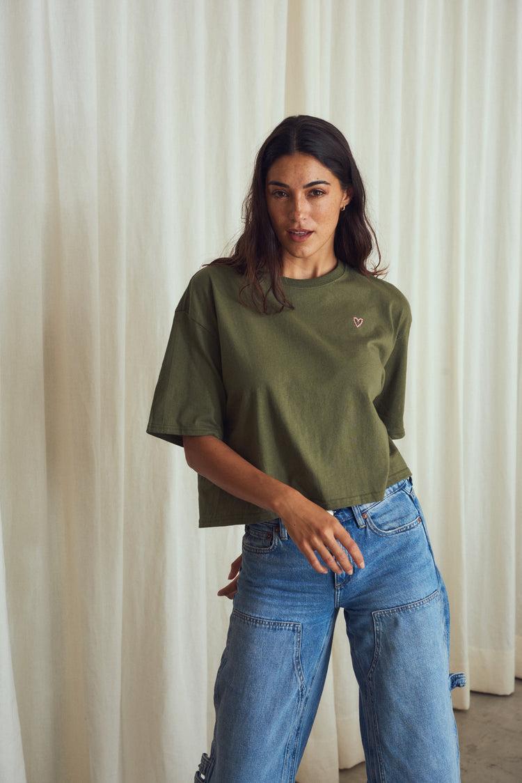 Camille L.A. Olive Heart Tee Gran oferta