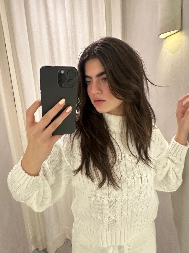 Camille Finland White Turtle Neck Sweater Oferta especial de fábrica