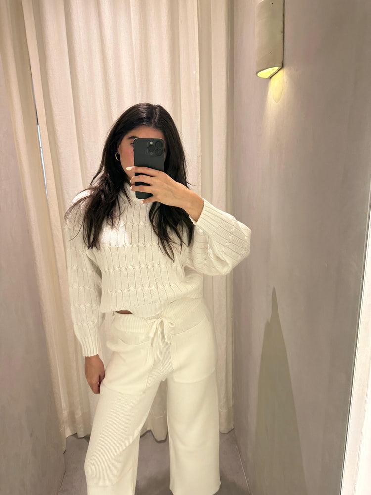 Camille Finland White Turtle Neck Sweater Oferta especial de fábrica