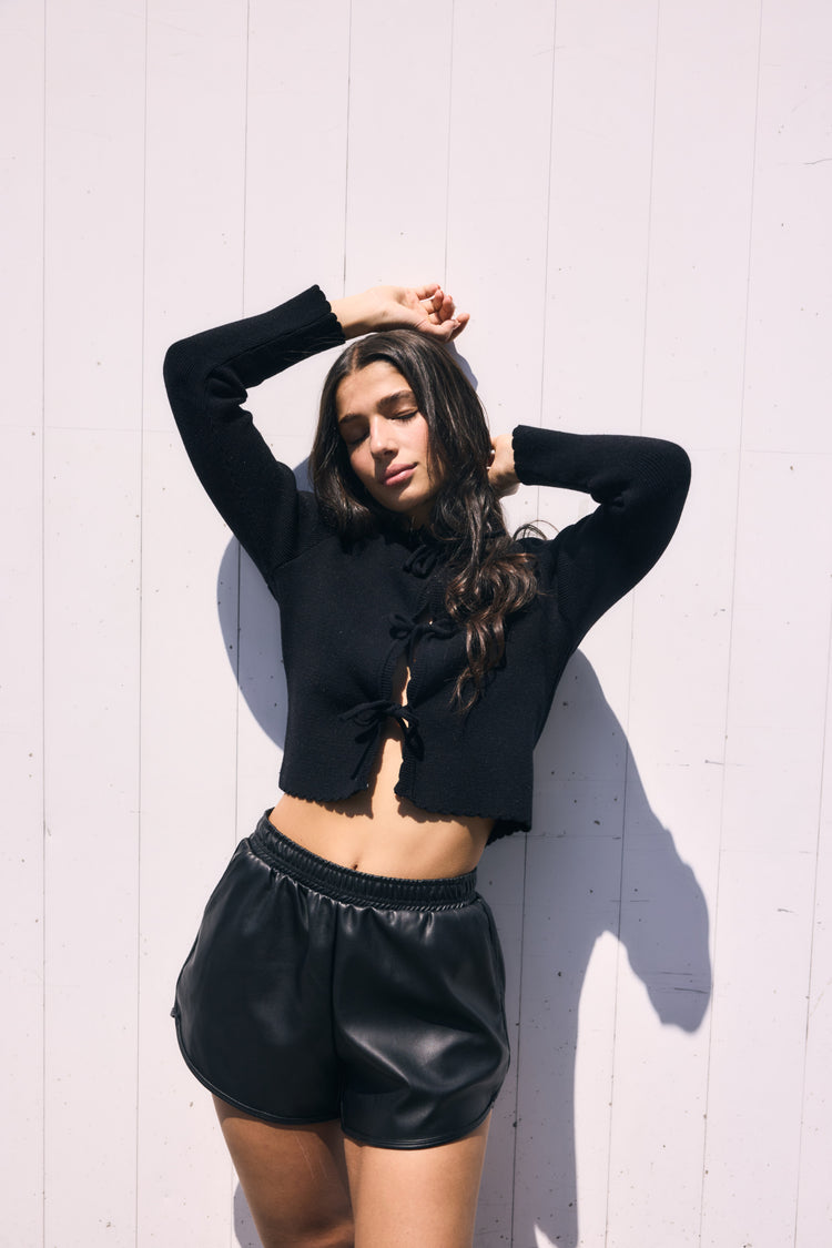 Camille Vienna Vegan Leather Black Short En oferta