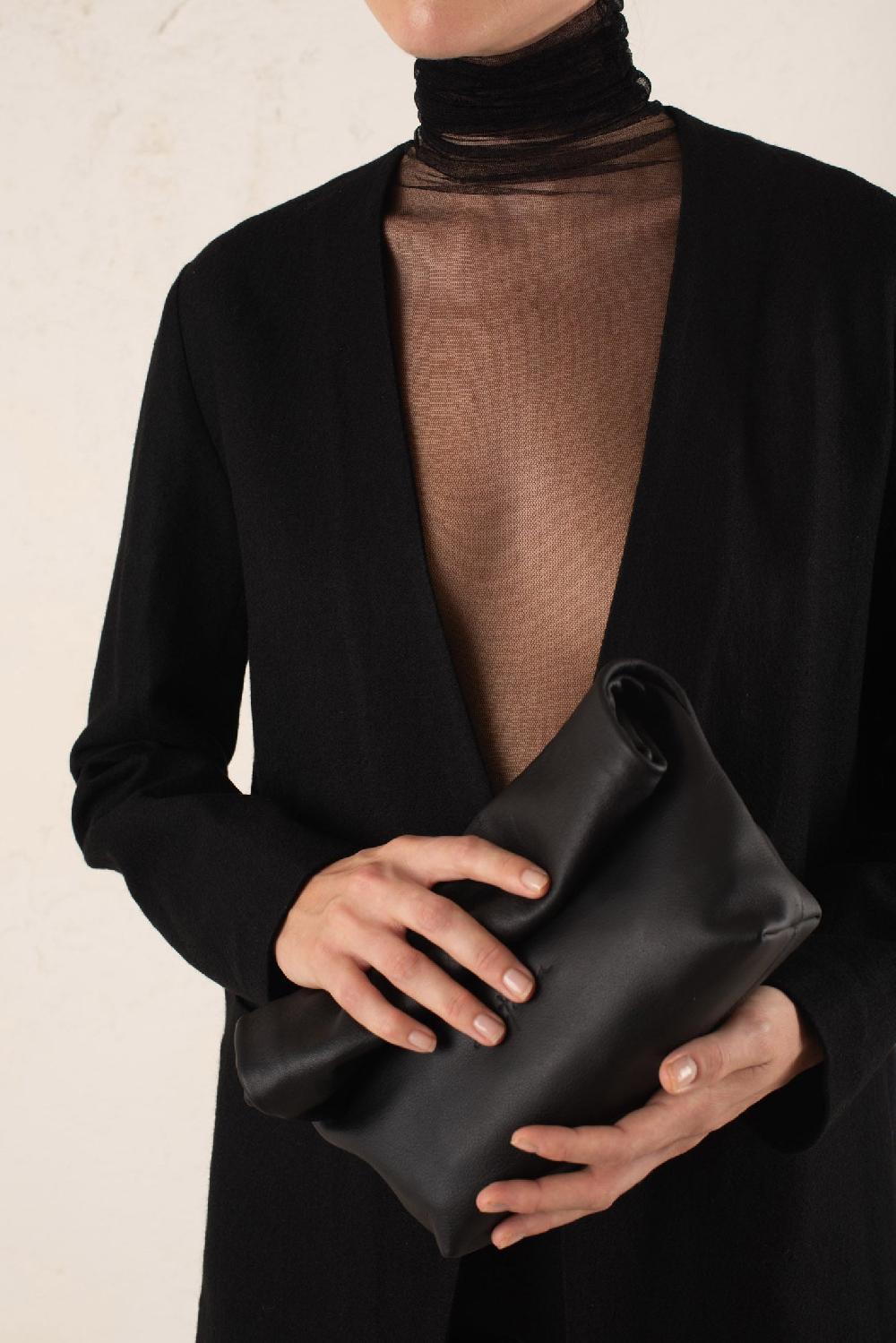 Cortana Delhi S clutch en cuero negro Superdescuento