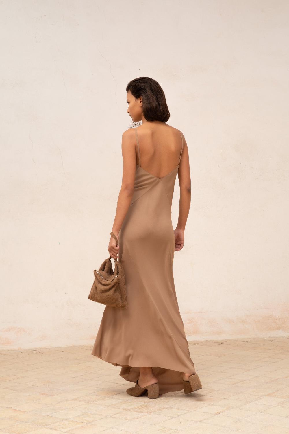 Cortana Sabrina vestido en seda stretch cocoa Precios de Black Friday