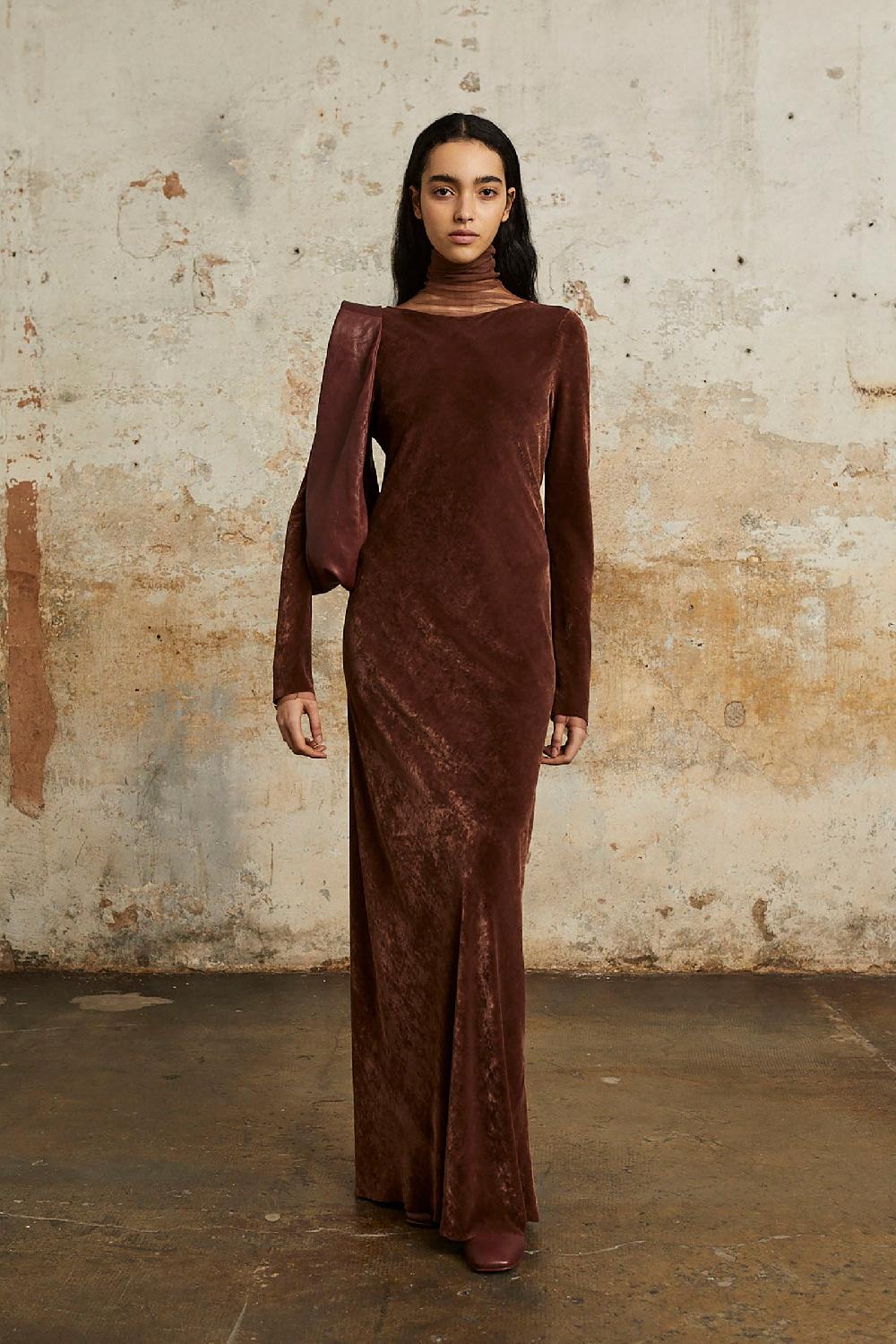Cortana Roisin vestido largo en terciopelo blush Outlet