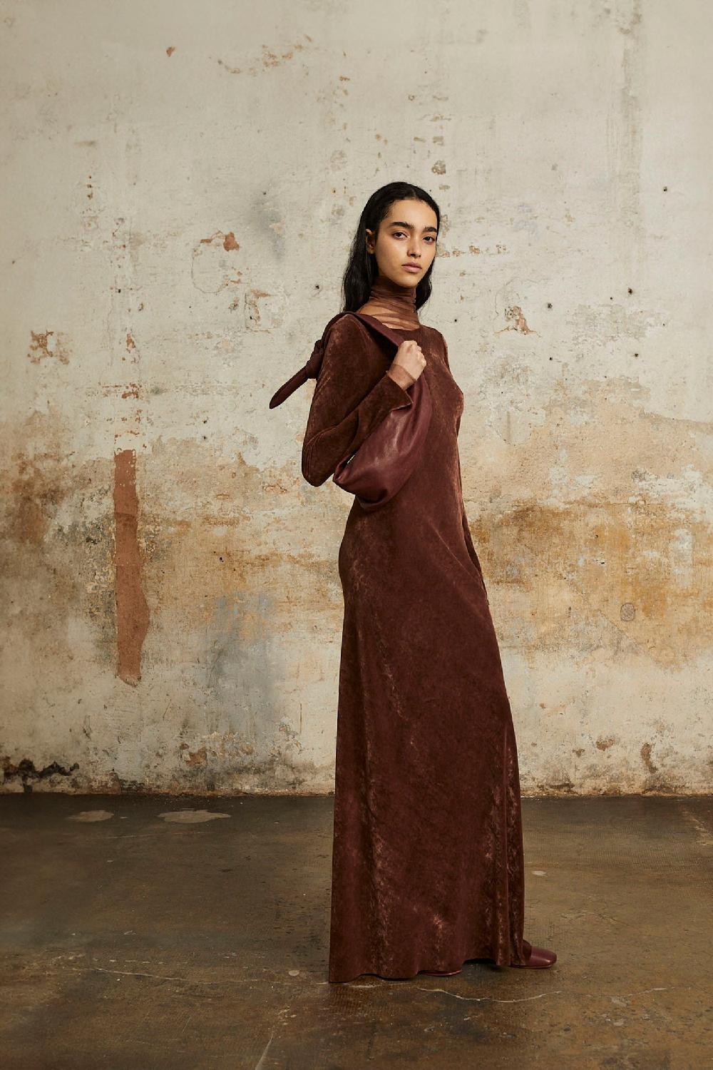 Cortana Roisin vestido largo en terciopelo blush Outlet