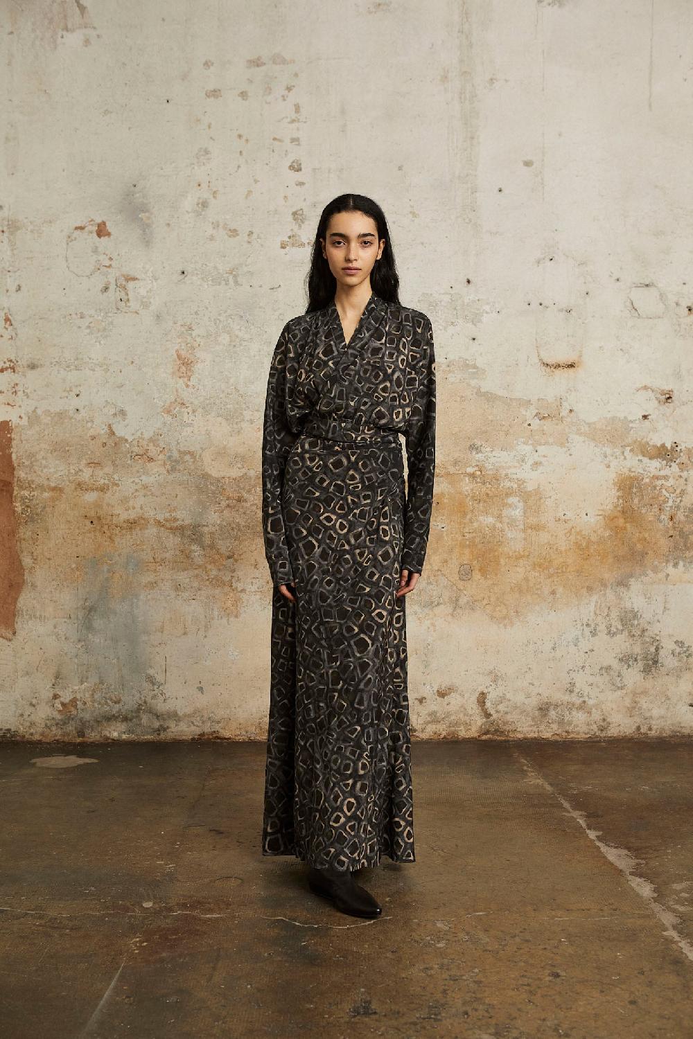 Cortana Irma vestido largo en seda yasu print Tienda