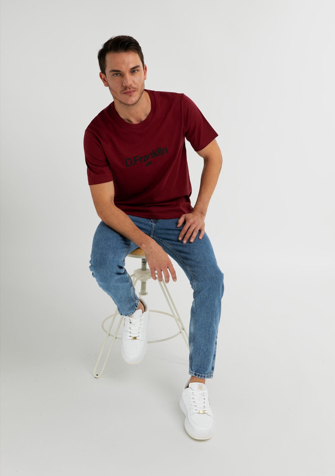 D.franklin Logo Flag T-Shirt Burgundy / Black Grandes descuentos