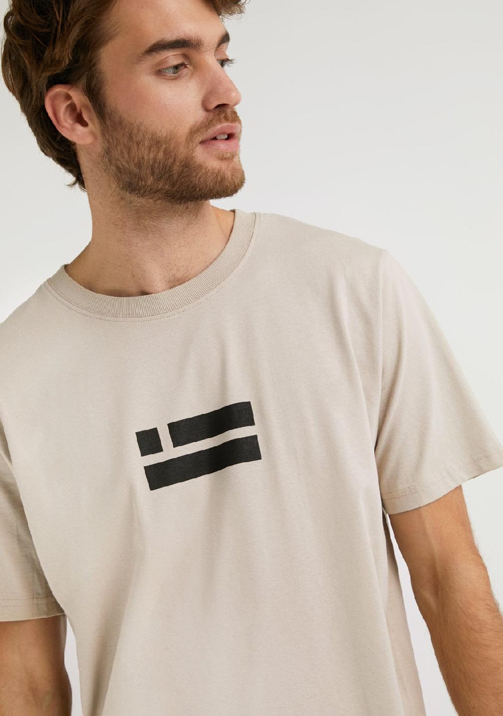 D.franklin Flag T-Shirt Desert / Black Limitado a 3 días