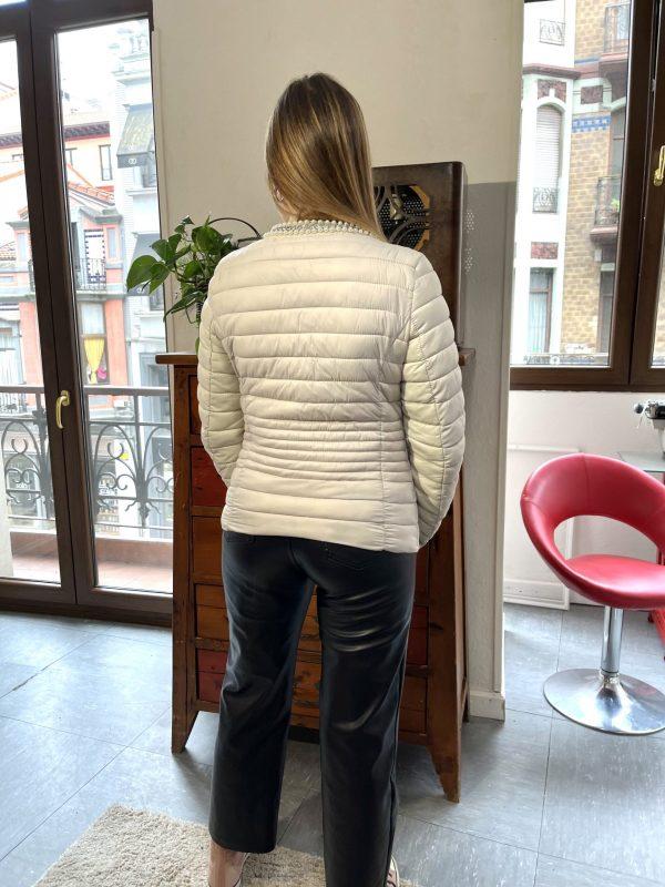 El caballo Plumas corto Tienda