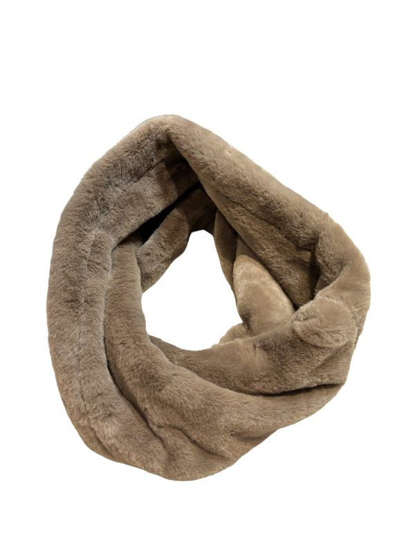 El caballo Cuello pelo sintético En oferta