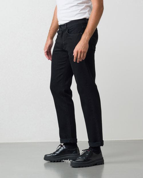 Etiem Tejano negro elástico slim fit con lavado zonas y bigotes 2025