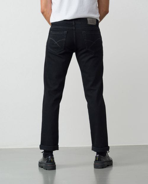 Etiem Tejano negro elástico slim fit con lavado zonas y bigotes 2025