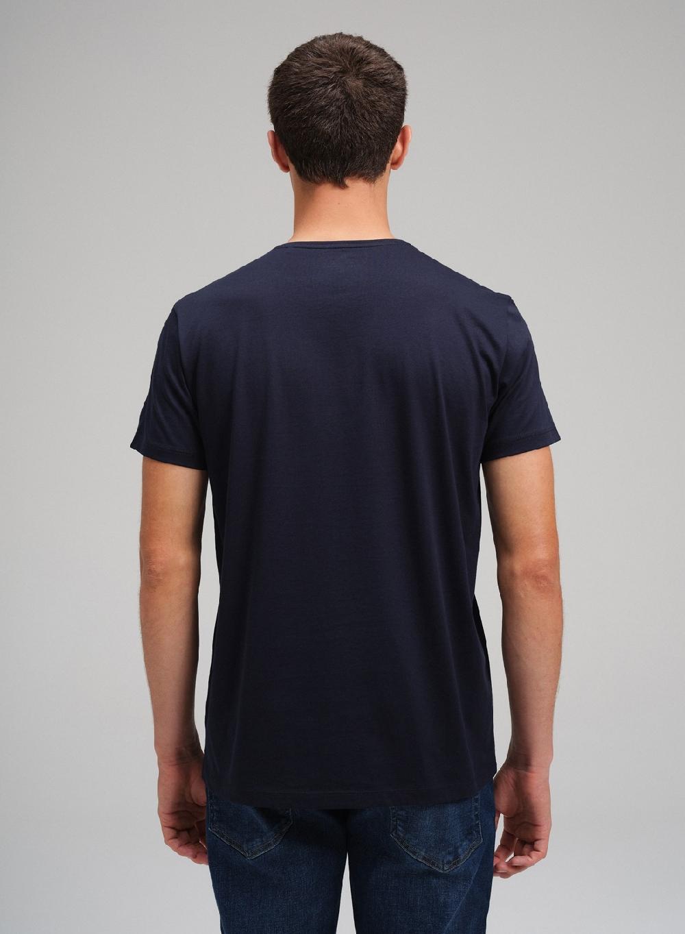 Etiqueta negra Remera luxury cuello U Solo hoy