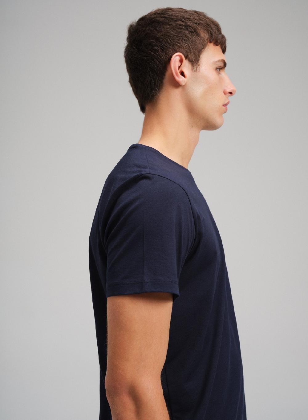 Etiqueta negra Remera luxury cuello U Solo hoy