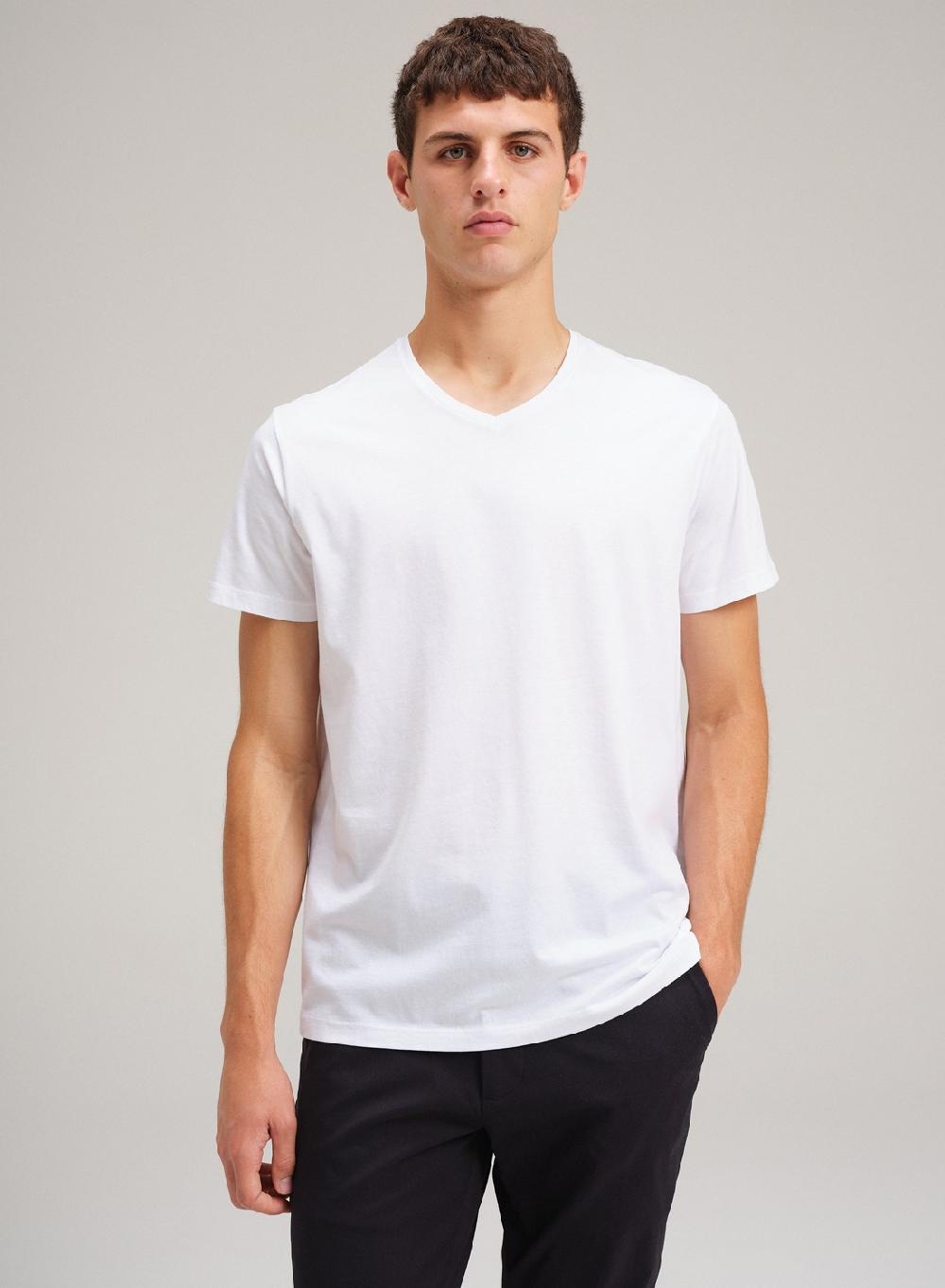 Etiqueta negra Remera luxury cuello V Solo queda un día