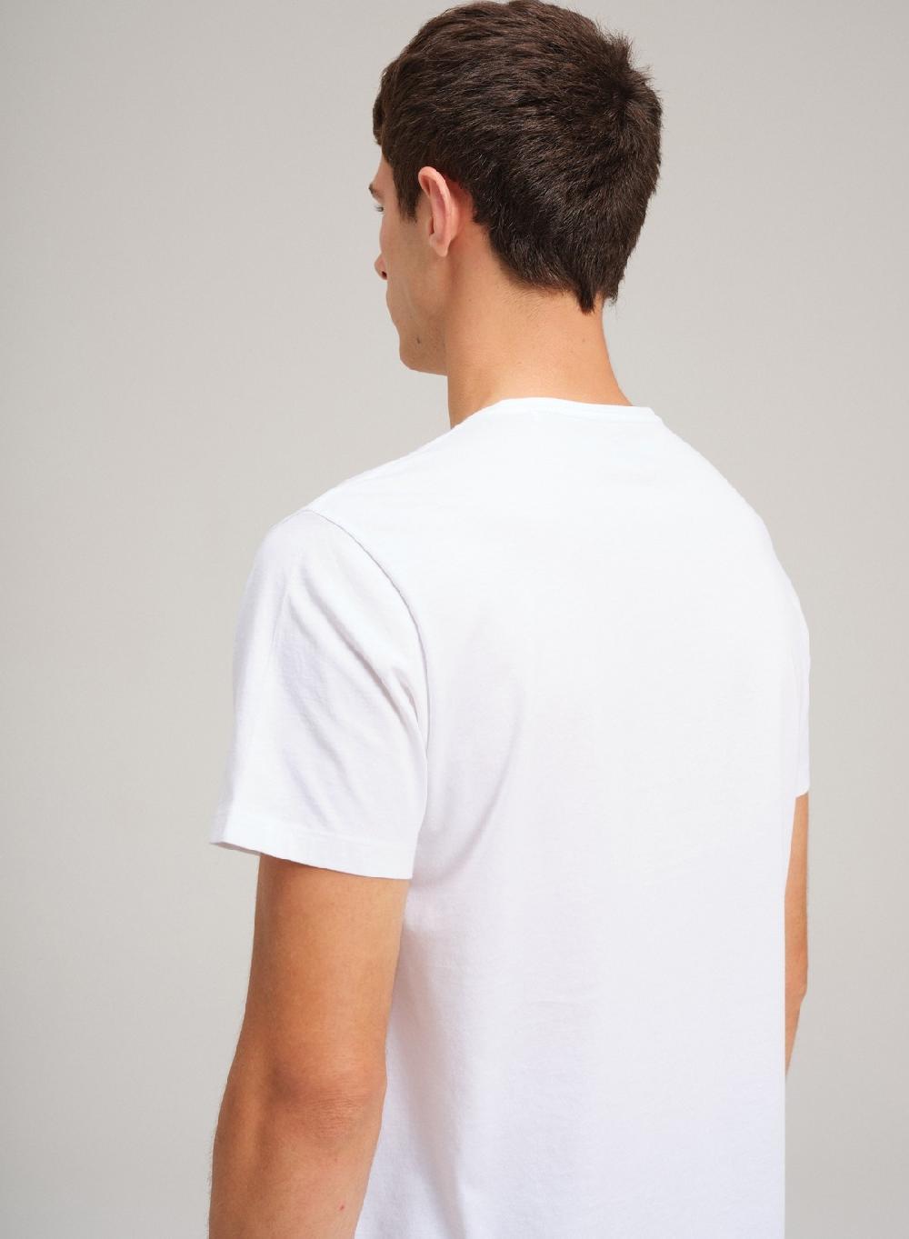 Etiqueta negra Remera luxury cuello V Solo queda un día