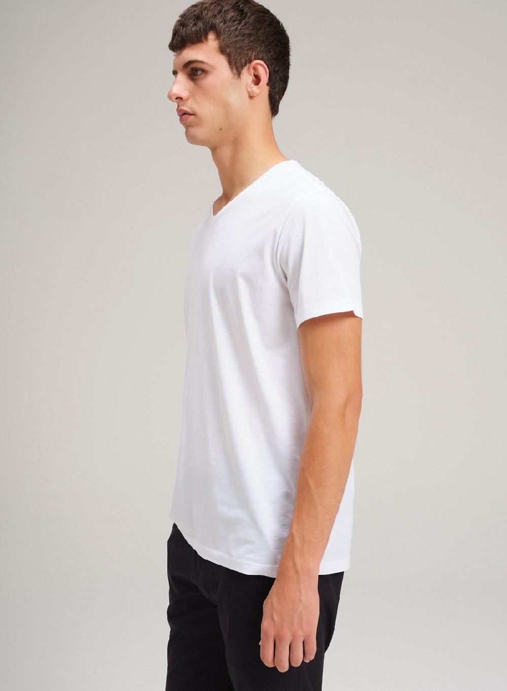 Etiqueta negra Remera luxury cuello V Solo queda un día
