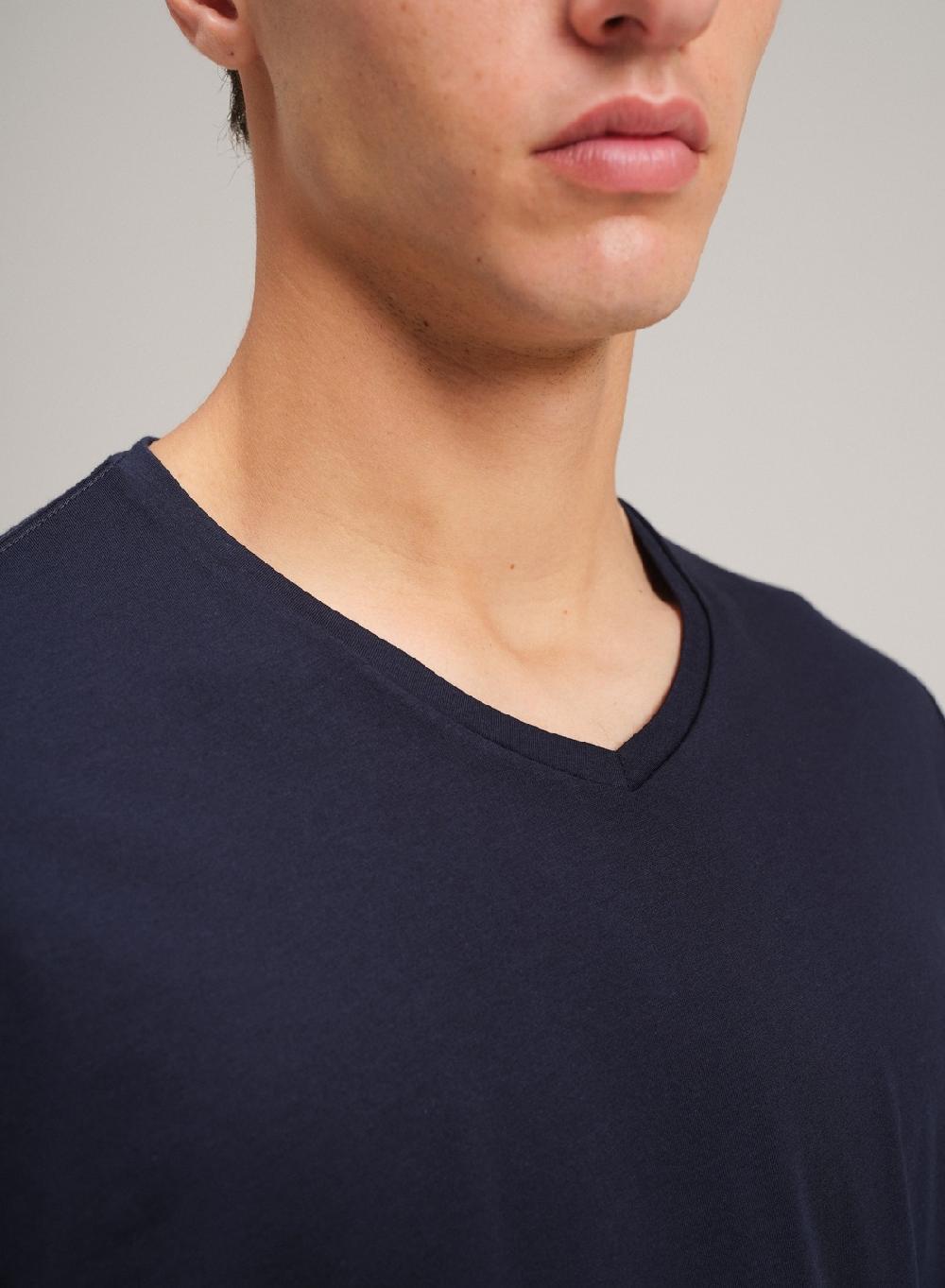 Etiqueta negra Remera luxury cuello V Superdescuento