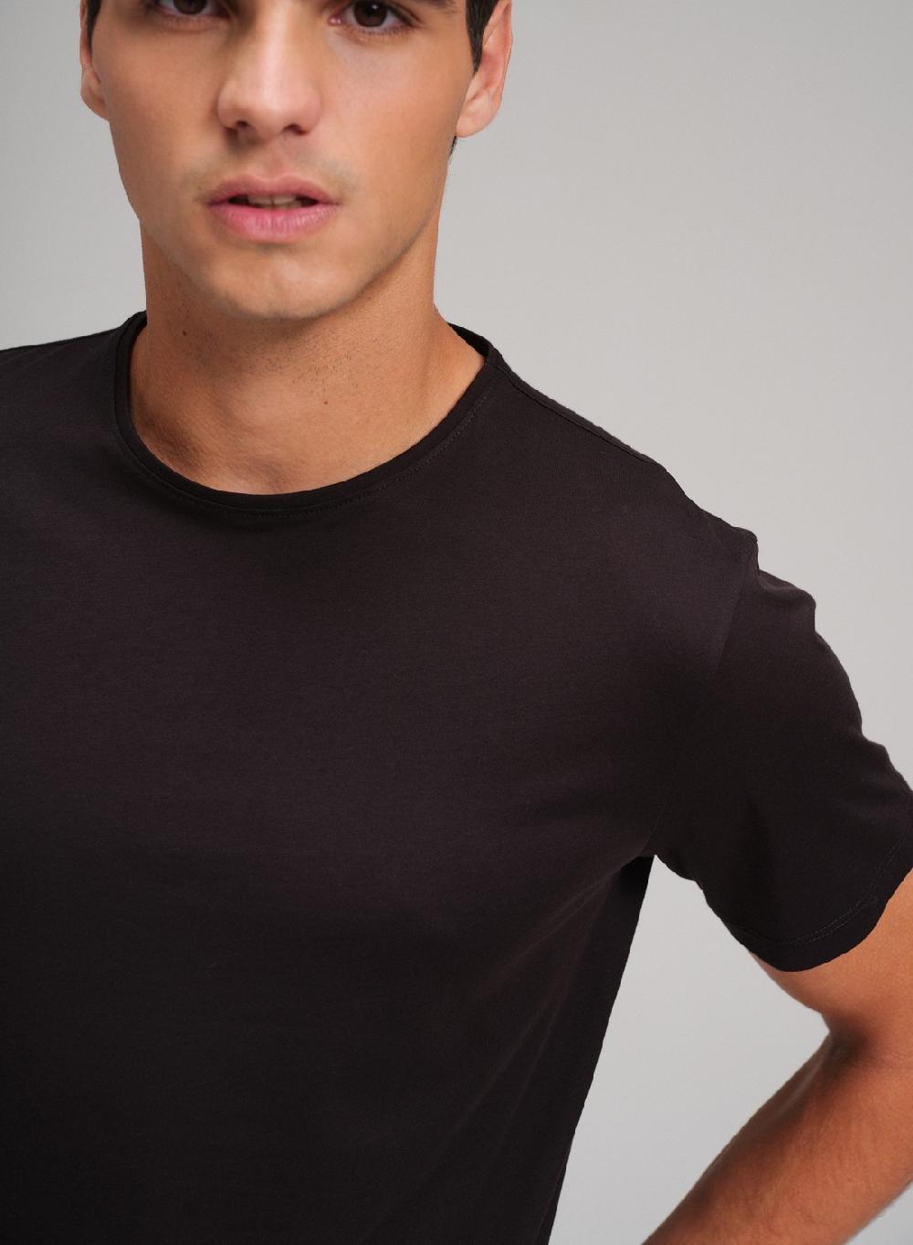 Etiqueta negra Remera luxury cuello U Envío internacional gratuito