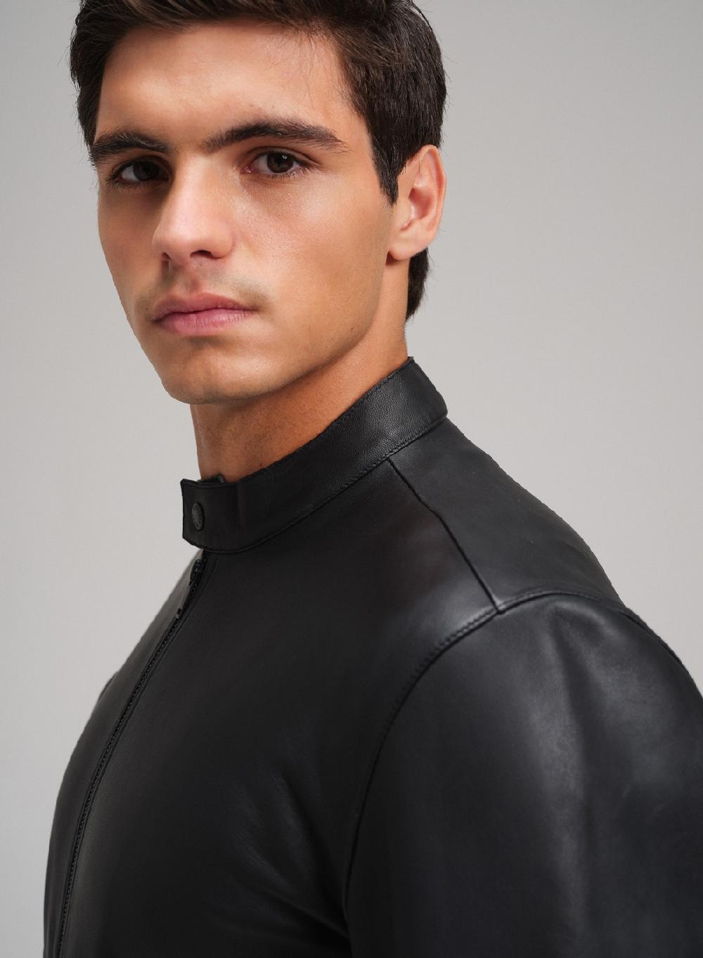 Etiqueta negra Campera moto cuello mao bolsillos al corte Descuento por venta flash