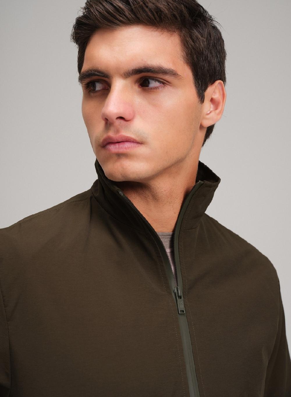 Etiqueta negra Campera basica cierre engomado Ofertas especiales