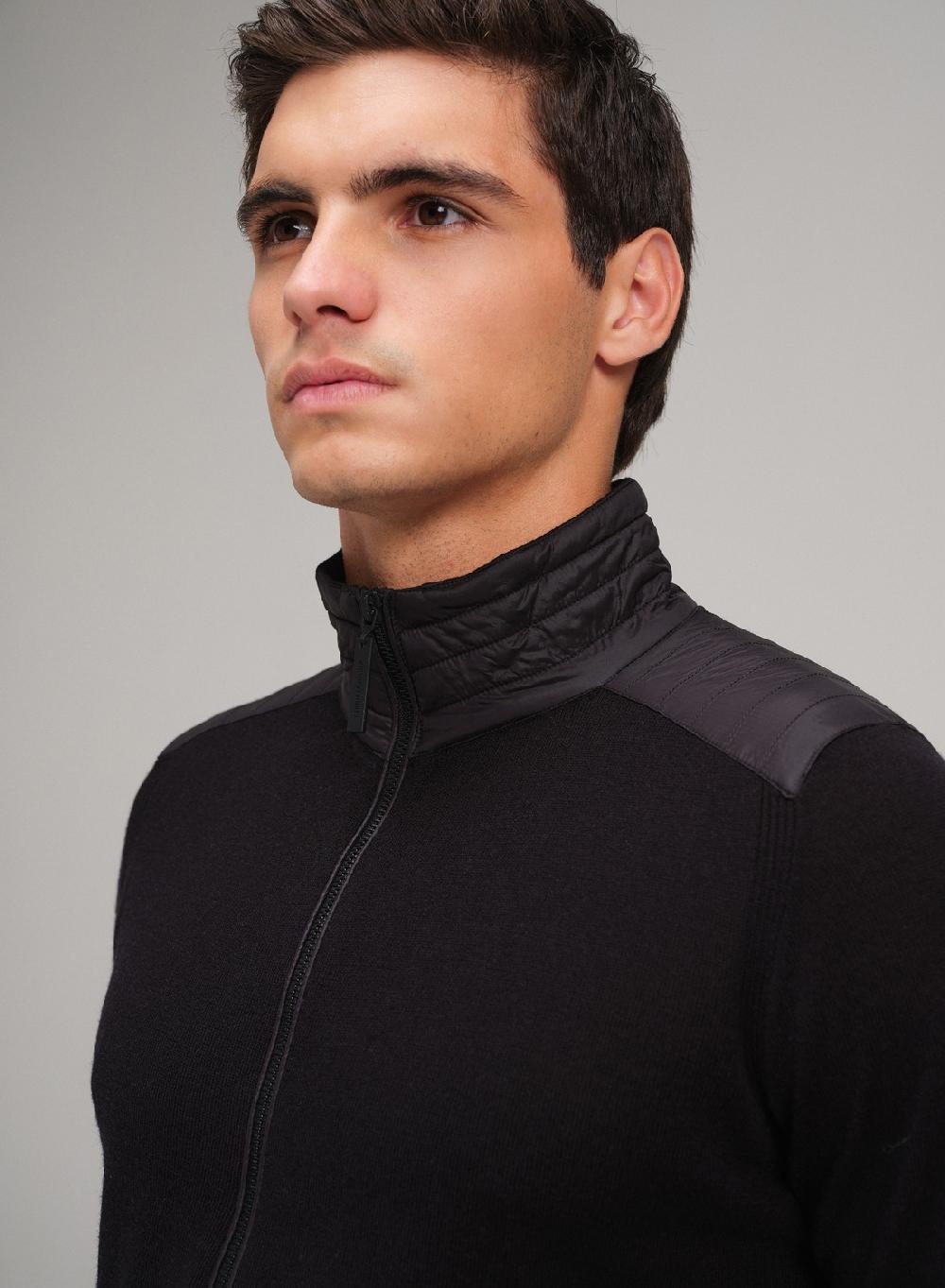 Etiqueta negra Campera con cierre hombreras merino Devoluciones gratuitas