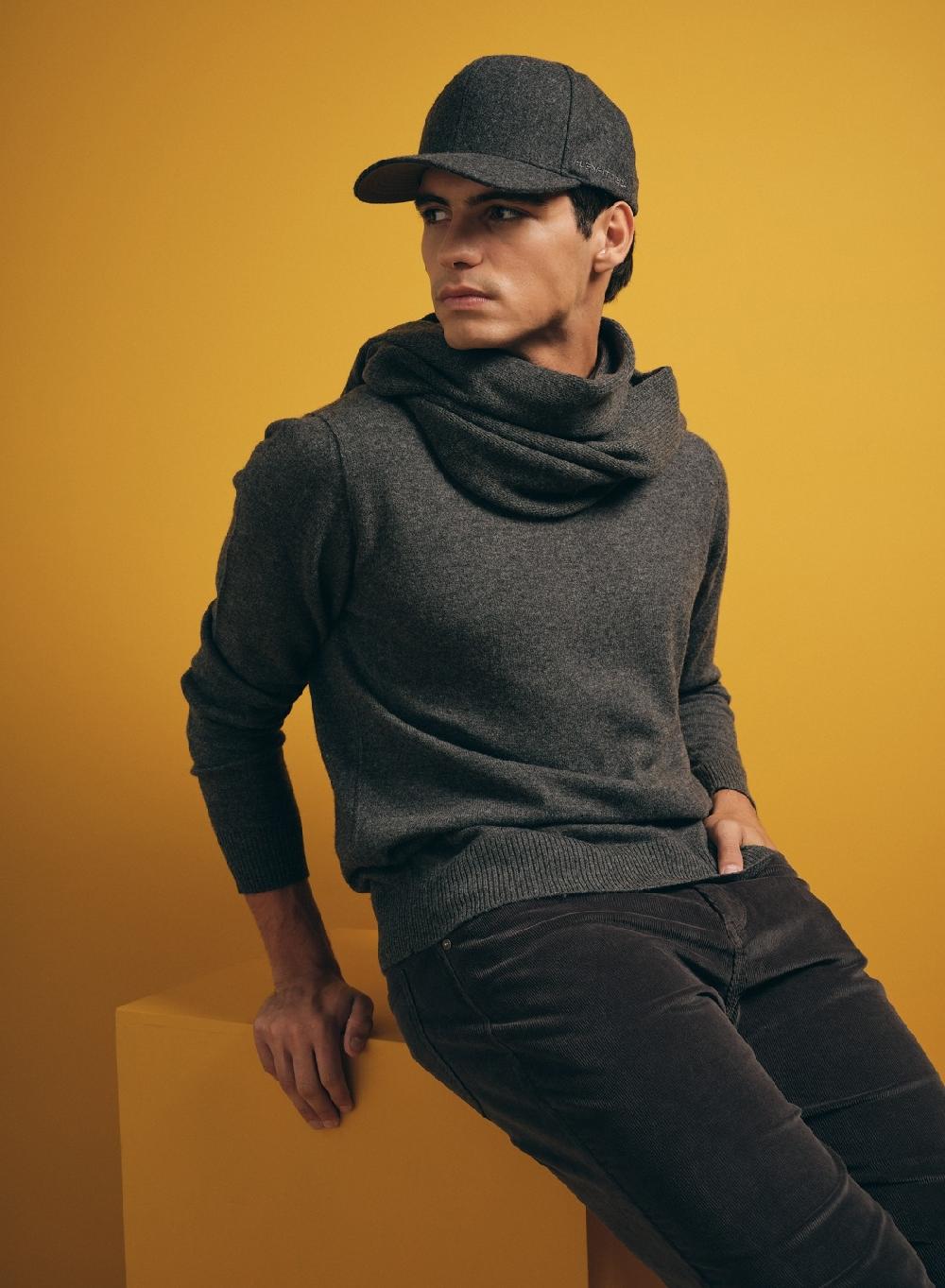 Etiqueta negra Sweater cuello U vivo lana cashmere