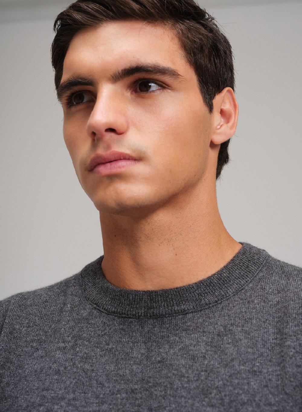 Etiqueta negra Sweater cuello U vivo lana cashmere Último día