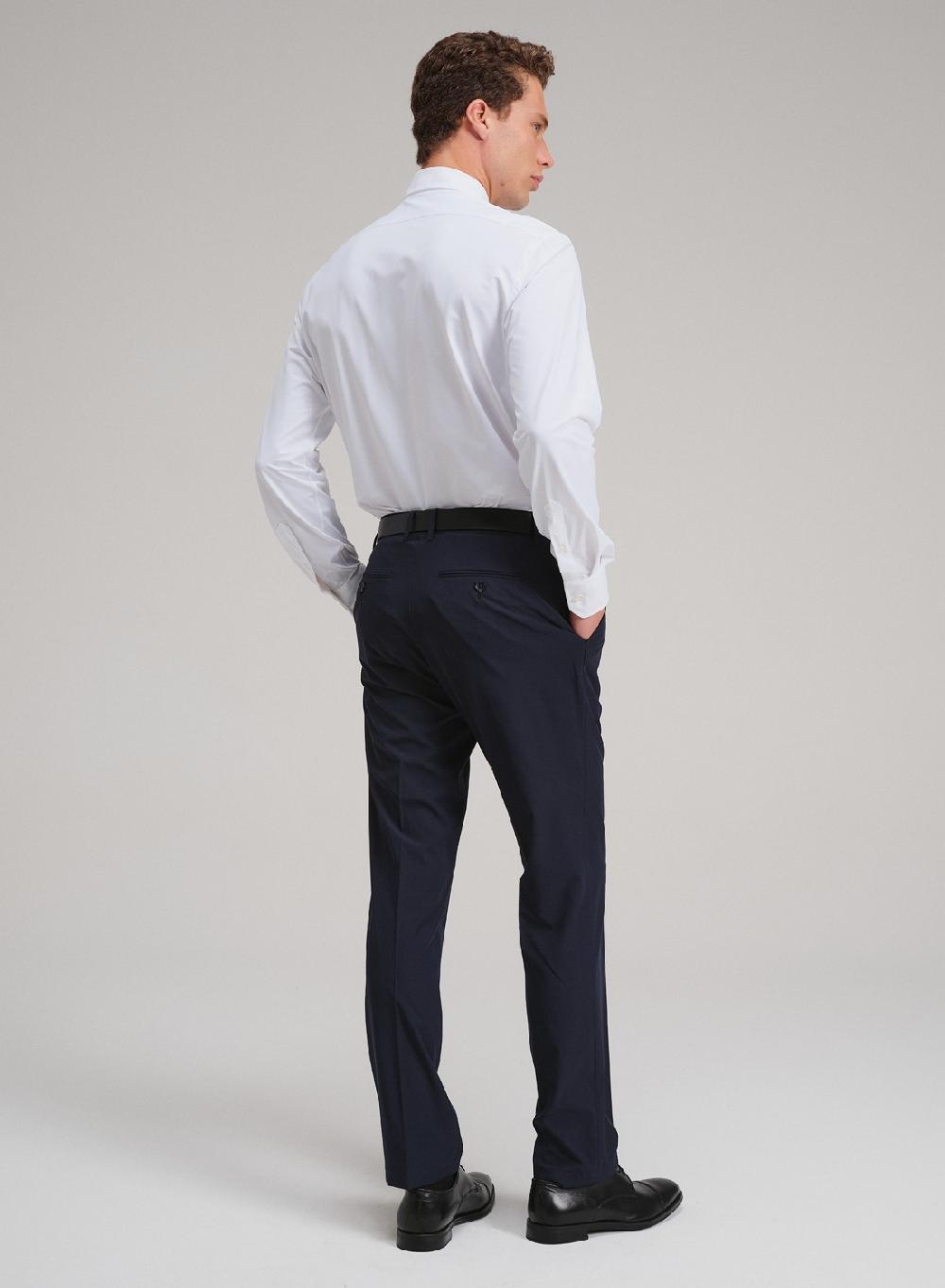 Etiqueta negra Pantalon formal active Devoluciones gratuitas