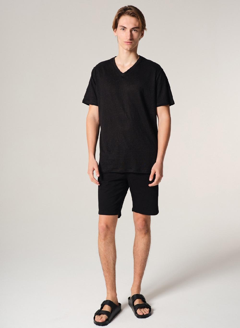 Etiqueta negra Remera Cuello V Manga Corta Lisa Lino Solo queda un día