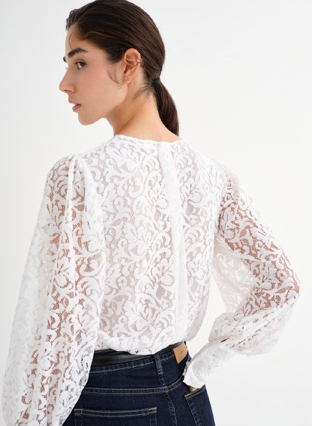 Etiqueta negra Camisa balloon encaje En oferta