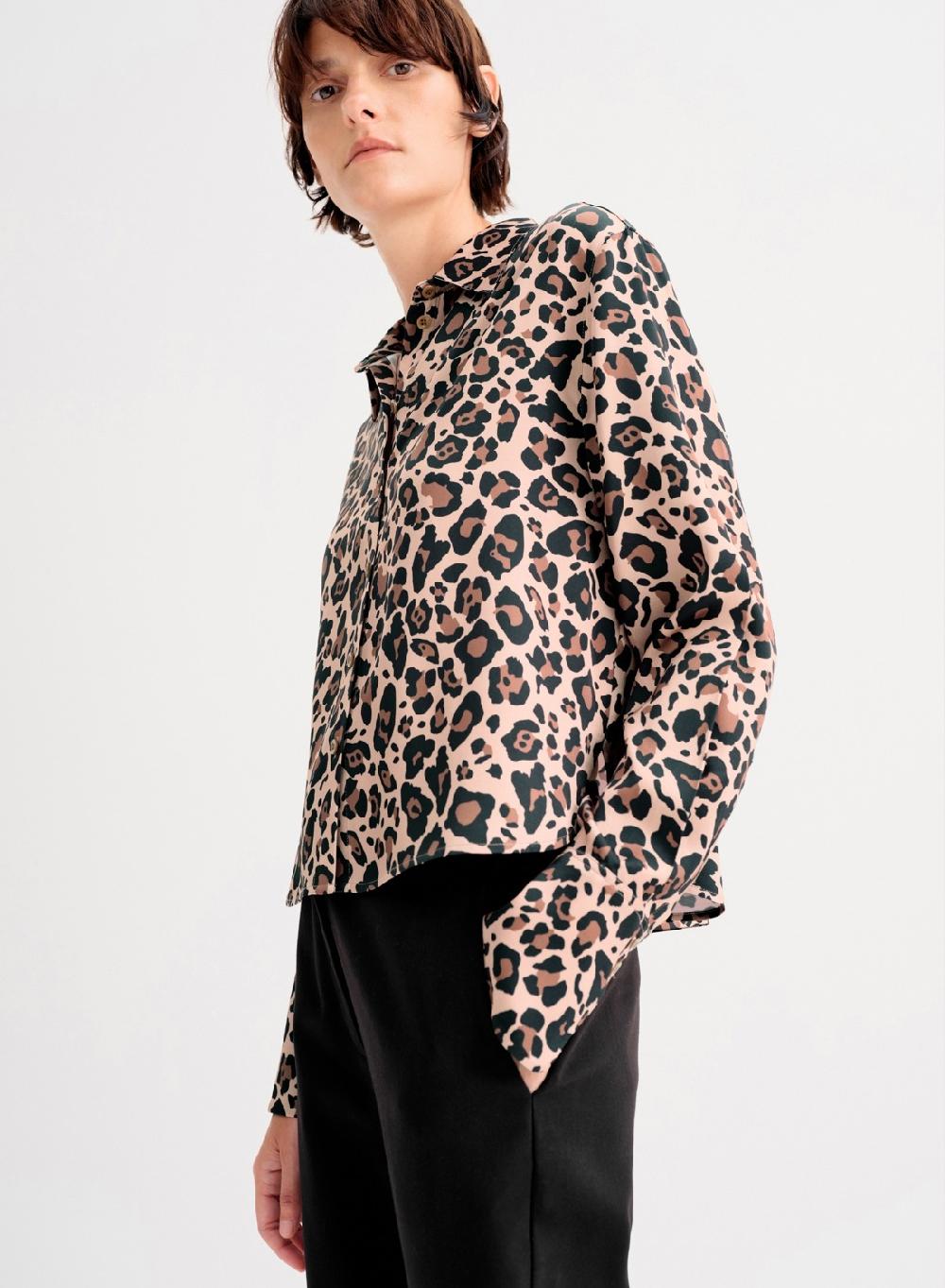 Etiqueta negra Camisa clasica saten estampado Descuento por venta flash