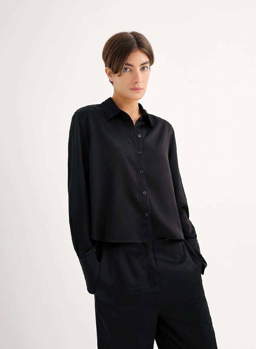 Etiqueta negra Camisa clasica saten liviano Devoluciones gratuitas