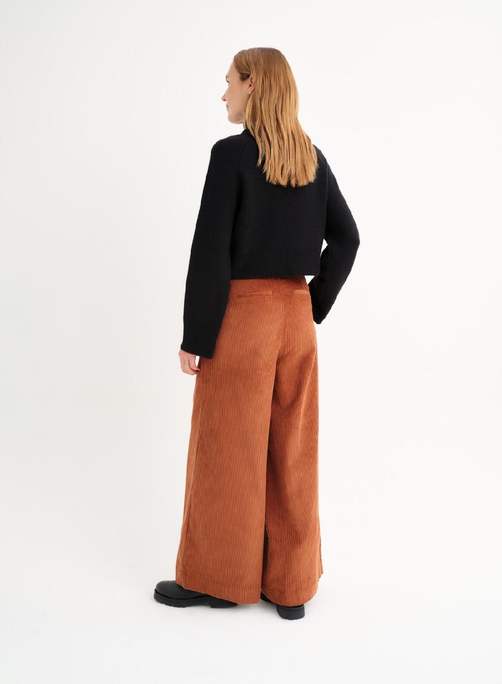 Etiqueta negra Pantalon ancho corderoy En oferta