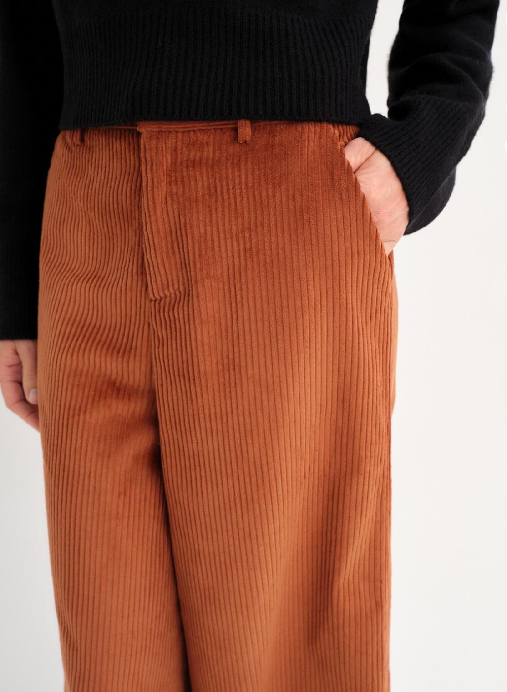 Etiqueta negra Pantalon ancho corderoy En oferta