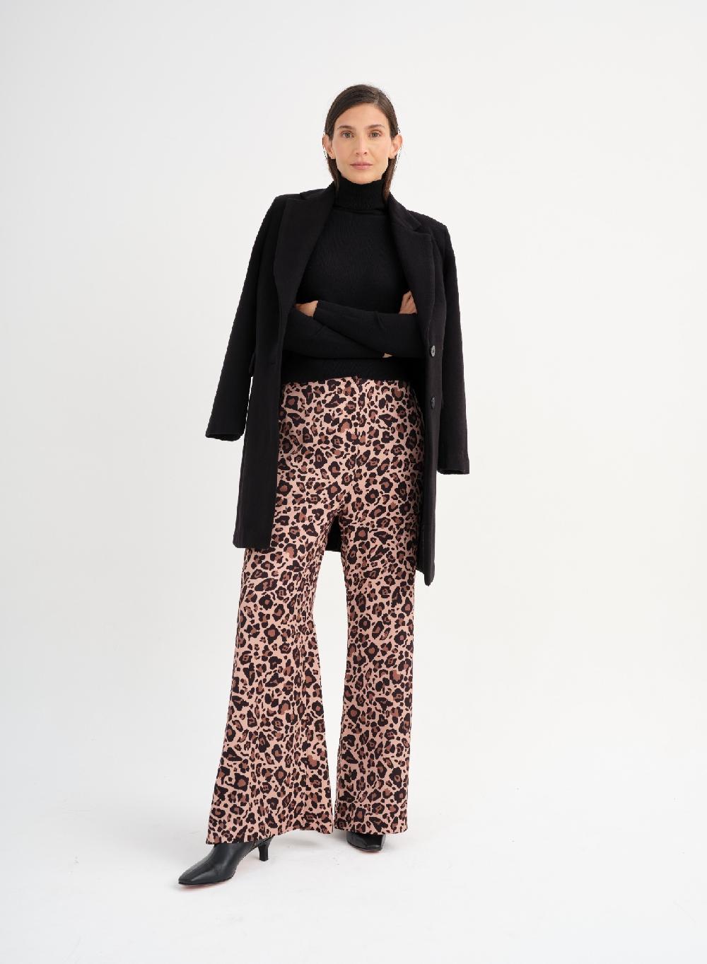 Etiqueta negra Pantalon saten estampado Descuento por venta flash