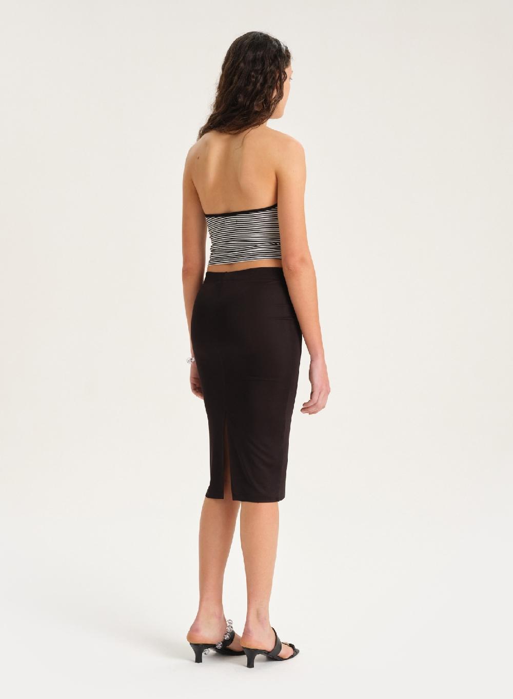 Etiqueta negra Pollera viscosa En oferta