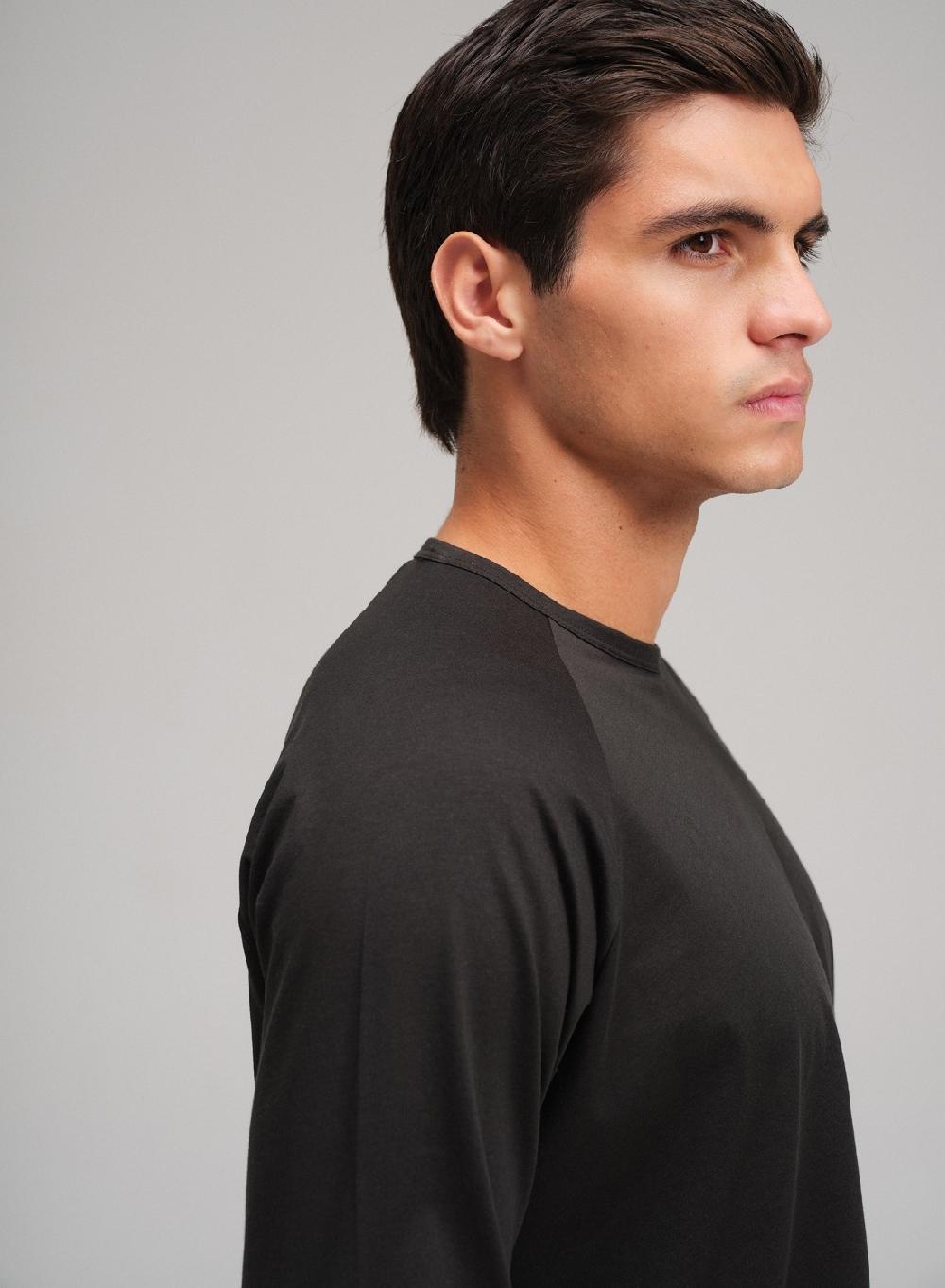 Etiqueta negra Remera raglan cuello U manga larga luxury Los más vendidos