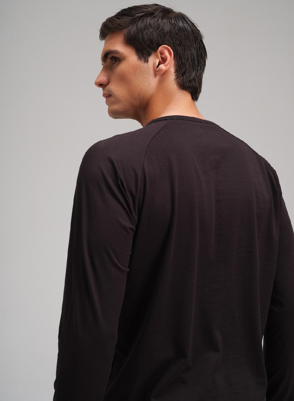 Etiqueta negra Remera raglan cuello U manga larga luxury Descuento