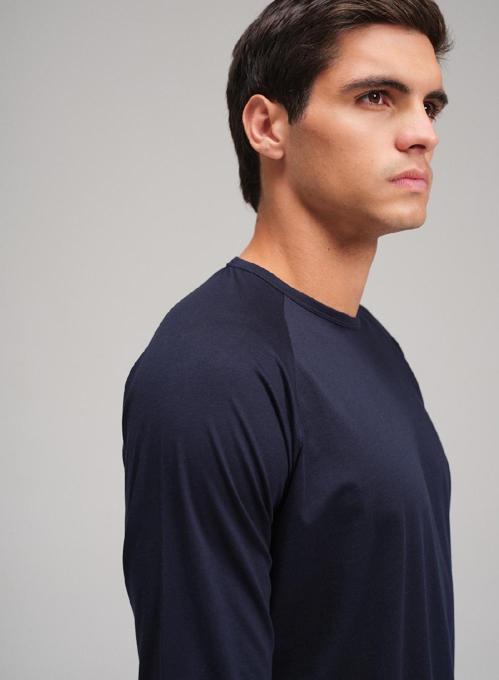 Etiqueta negra Remera raglan cuello U manga larga luxury Tienda