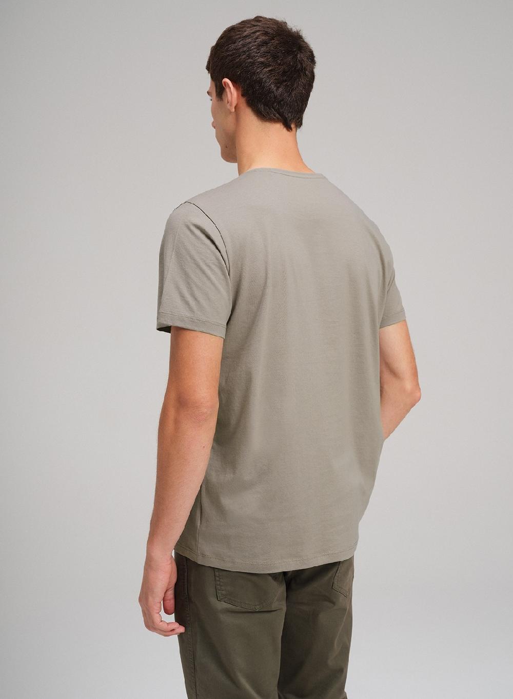 Etiqueta negra Remera luxury cuello U Envío internacional gratuito
