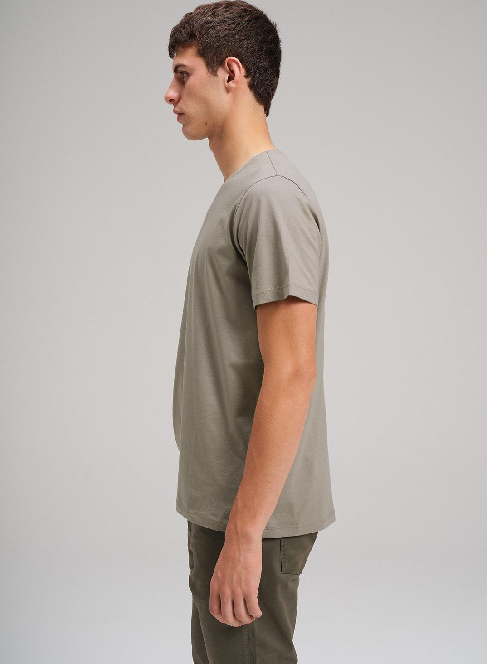 Etiqueta negra Remera luxury cuello U Envío internacional gratuito