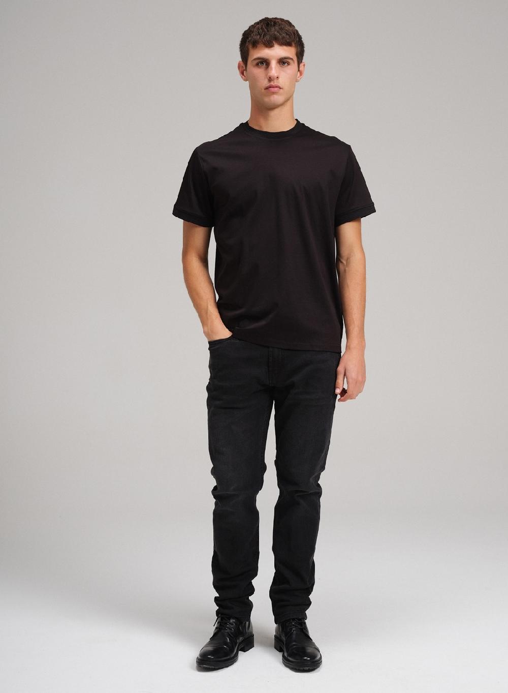 Etiqueta negra Remera cuello U algodon seda Tienda de fábrica
