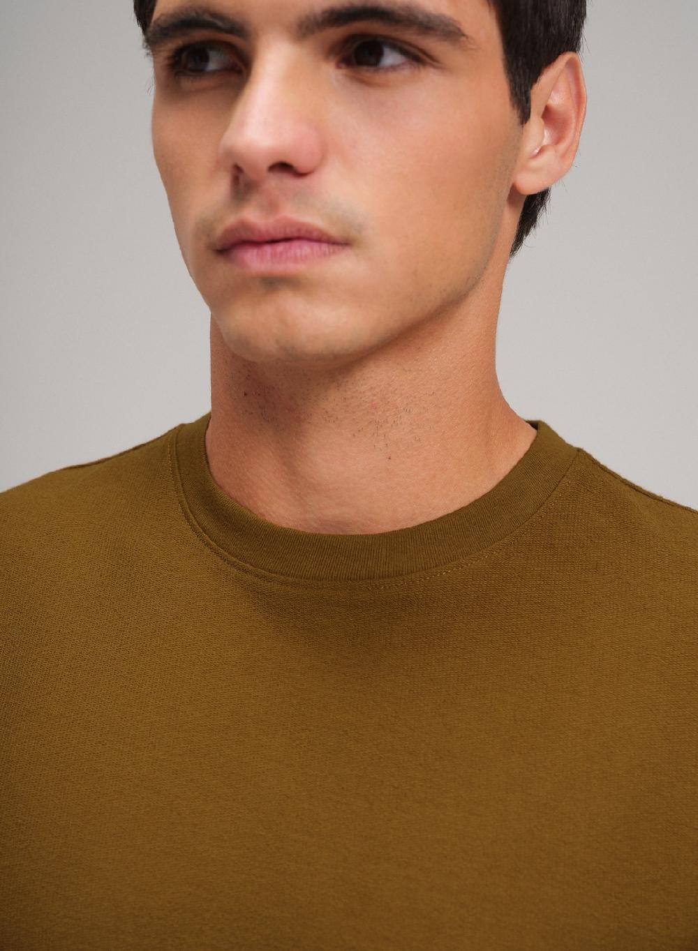 Etiqueta negra Remera cuello U french terry liviano Precios de Black Friday