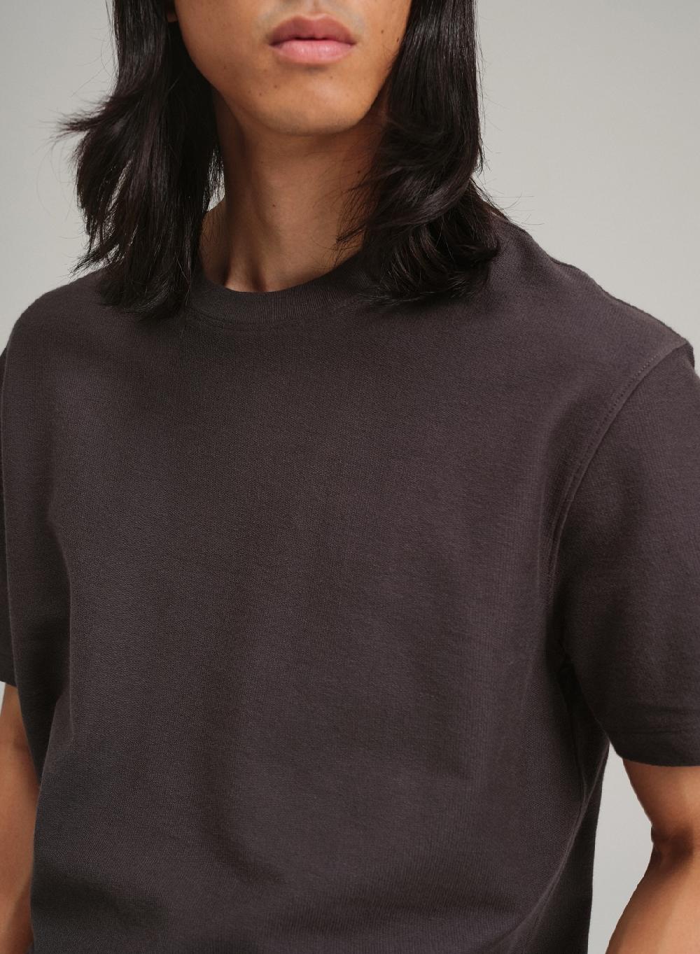 Etiqueta negra Remera cuello U french terry liviano En oferta