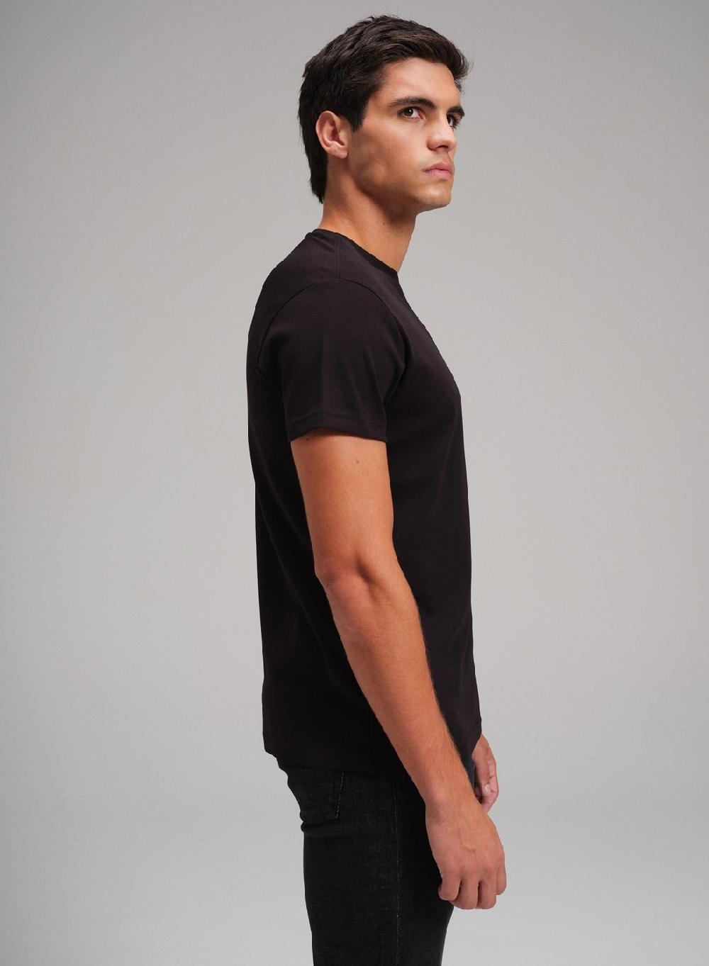 Etiqueta negra Remera cuello U liquid cotton ÚLTIMAS EDICIONES