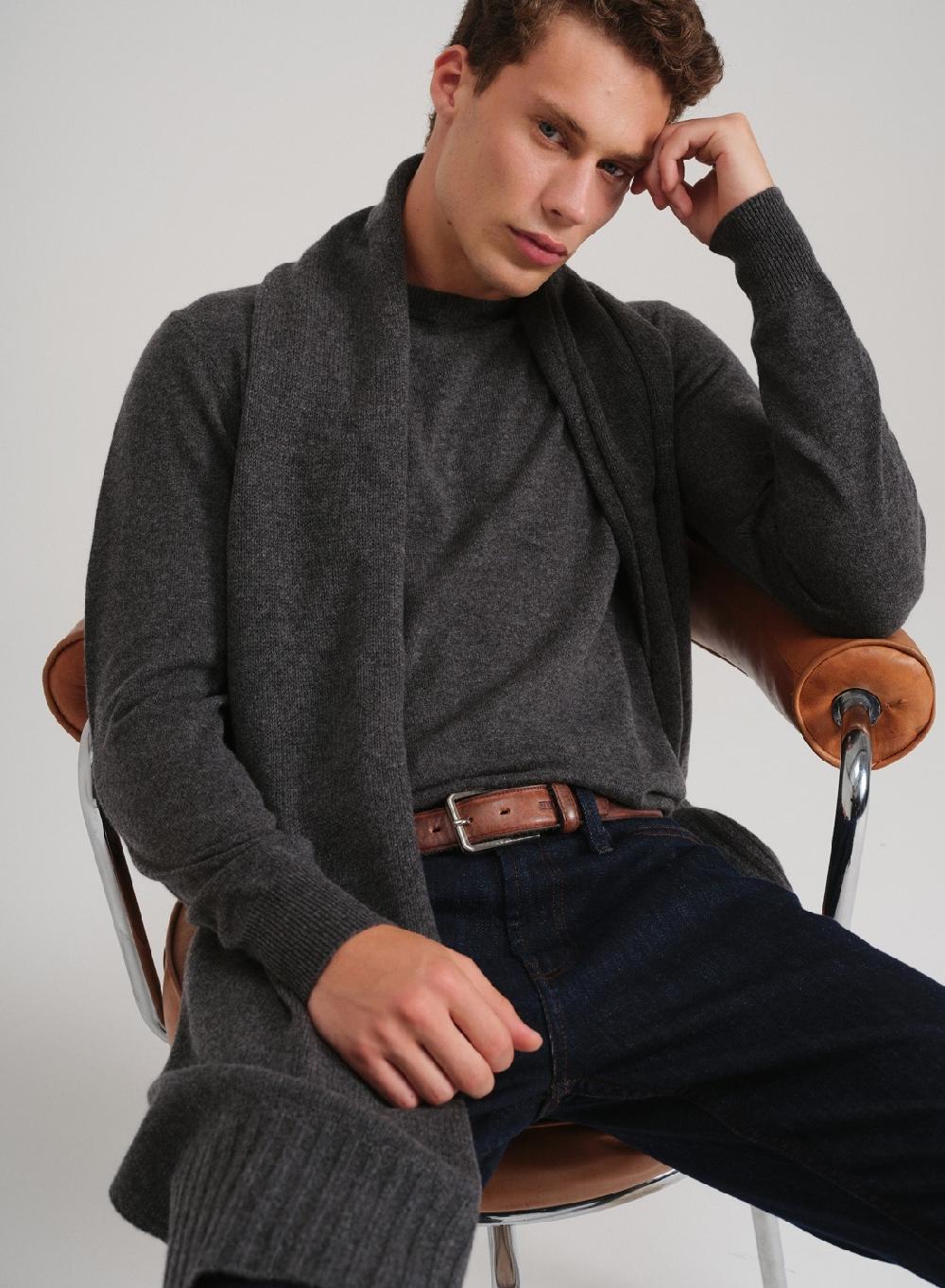 Etiqueta negra PREVENTA - Sweater cuello U cashmere Solo hoy