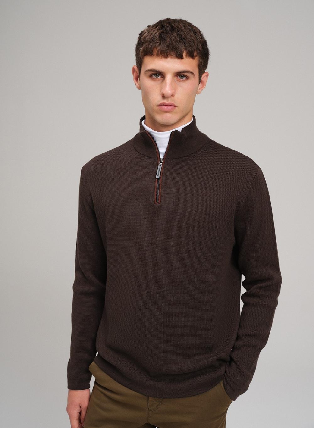 Etiqueta negra Sweater media polera cierre Ottoman Solo queda un día