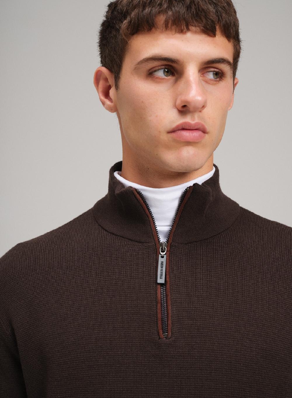Etiqueta negra Sweater media polera cierre Ottoman Solo queda un día