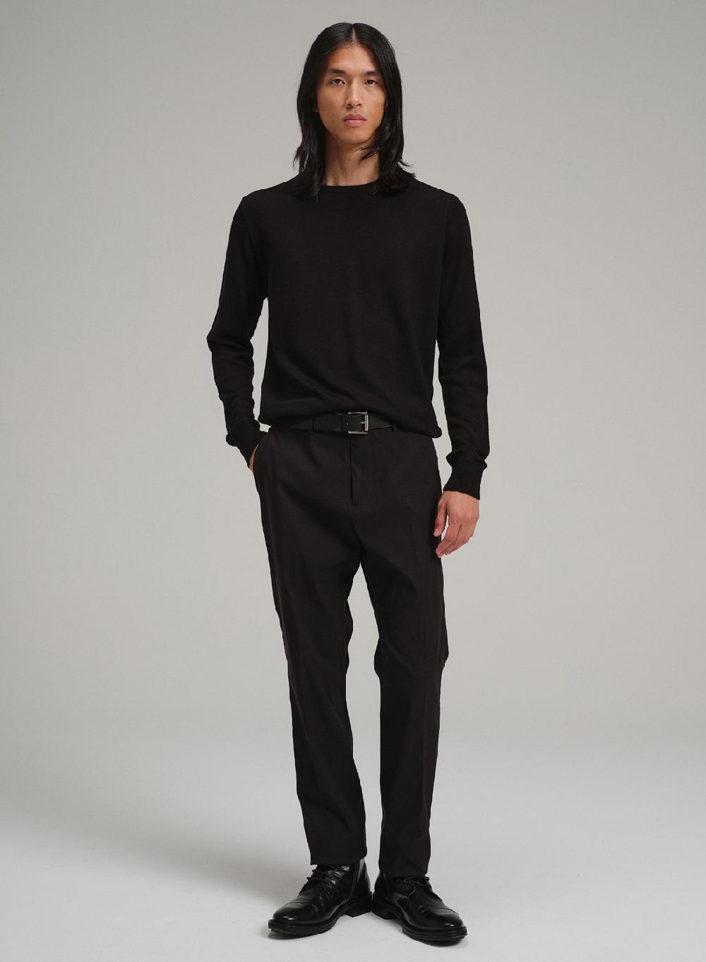 Etiqueta negra Sweater cuello U merino En oferta